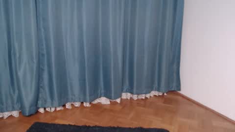 Snapshot of vivienneclement chatting on January 21, 2025, 3:54 pm Vivienne online show from January 21, 2025, 3:54 pm