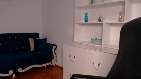 Snapshot of vivienneclement chatting on March 6, 2025, 1:48 am Vivienne online show from March 6, 2025, 1:48 am