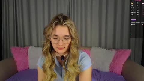 vivyboo111 online show from November 21, 2025, 9:02 pm