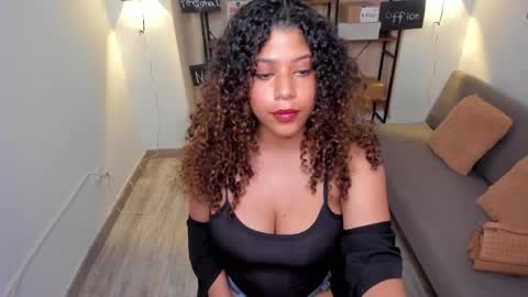 Snapshot of vixenia chatting on April 4, 2026, 12:31 am Vixenia online show from April 4, 2026, 12:31 am