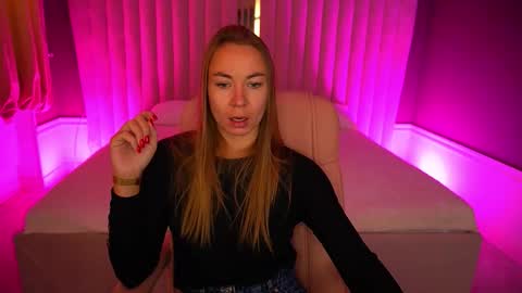 Snapshot of vixenmuse chatting on October 14, 2025, 12:17 pm Ur Lady online show from October 14, 2025, 12:17 pm