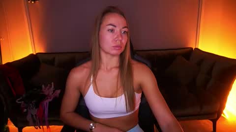 Snapshot of vixenmuse chatting on November 5, 2025, 9:15 pm Ur Lady online show from November 5, 2025, 9:15 pm