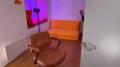 Snapshot of vixenp chatting on February 20, 2025, 9:42 pm Polly Online mostly at 9pm-2am UK Time online show from February 20, 2025, 9:42 pm