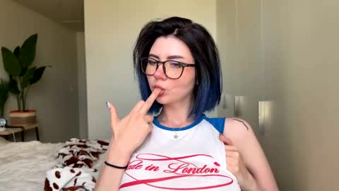 Snapshot of vixenp chatting on June 5, 2026, 5:40 pm Polly Online mostly at 9pm-2am UK Time online show from June 5, 2026, 5:40 pm