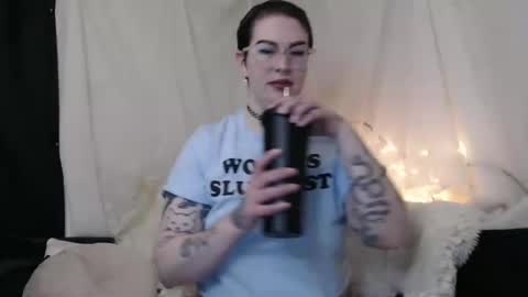 Snapshot of vixinvvitch chatting on February 22, 2025, 5:35 pm VIXIN online show from February 22, 2025, 5:35 pm