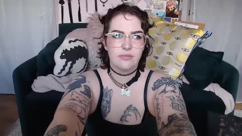 Snapshot of vixinvvitch chatting on October 1, 2025, 4:02 pm VIXIN online show from October 1, 2025, 4:02 pm