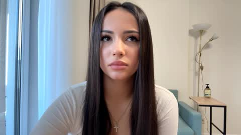 Miss Mia online show from April 1, 2026, 1:23 pm