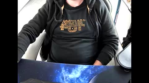 Snapshot of vonele chatting on October 13, 2025, 12:49 pm Vonn online show from October 13, 2025, 12:49 pm