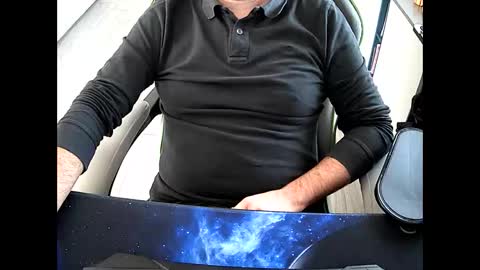 Snapshot of vonele chatting on October 16, 2025, 11:33 am Vonn online show from October 16, 2025, 11:33 am