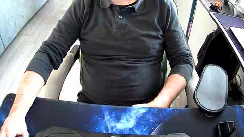 Snapshot of vonele chatting on October 22, 2025, 7:41 am Vonn online show from October 22, 2025, 7:41 am