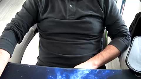 Snapshot of vonele chatting on October 23, 2025, 11:42 am Vonn online show from October 23, 2025, 11:42 am