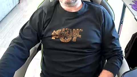 Snapshot of vonele chatting on November 7, 2025, 9:42 am Vonn online show from November 7, 2025, 9:42 am