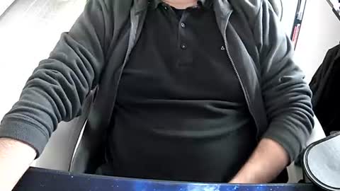 Snapshot of vonele chatting on December 1, 2025, 12:43 pm Vonn online show from December 1, 2025, 12:43 pm