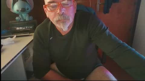 Snapshot of vuda77 chatting on November 3, 2025, 7:48 pm oscar online show from November 3, 2025, 7:48 pm