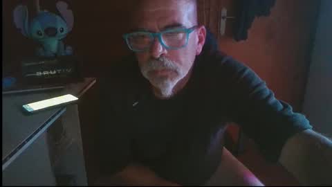 Snapshot of vuda77 chatting on November 14, 2025, 11:02 pm oscar online show from November 14, 2025, 11:02 pm