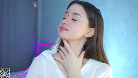 Snapshot of vvilly_wonka chatting on November 12, 2025, 1:39 am Ethal - thank you for thumb up online show from November 12, 2025, 1:39 am