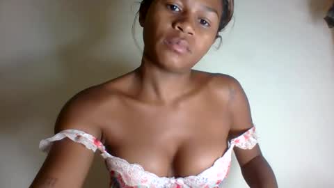 vynarahot online show from May 1, 2026, 10:36 pm