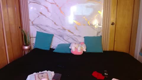 kitty SUPORT ME AND MY BABY SINGLE MOMY online show from April 9, 2026, 5:18 pm