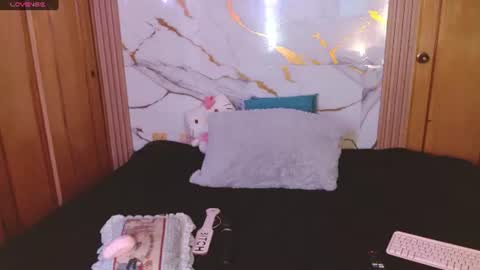 kitty SUPORT ME AND MY BABY SINGLE MOMY online show from July 14, 2026, 10:21 am