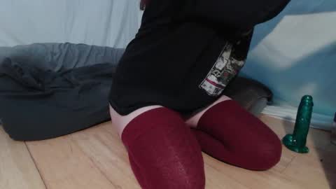 Snapshot of wacky_weirdo chatting on October 27, 2025, 7:34 am Rose online show from October 27, 2025, 7:34 am