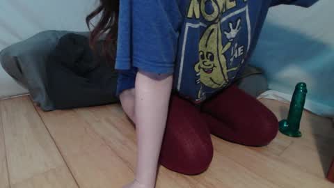 Snapshot of wacky_weirdo chatting on October 28, 2025, 8:40 am Rose online show from October 28, 2025, 8:40 am