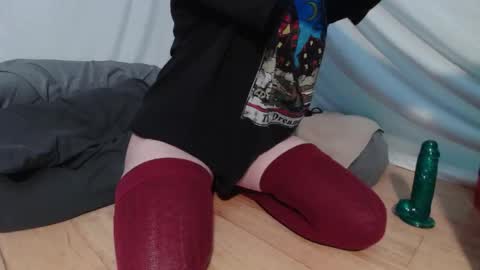 Snapshot of wacky_weirdo chatting on November 12, 2025, 12:00 am Rose online show from November 12, 2025, 12:00 am