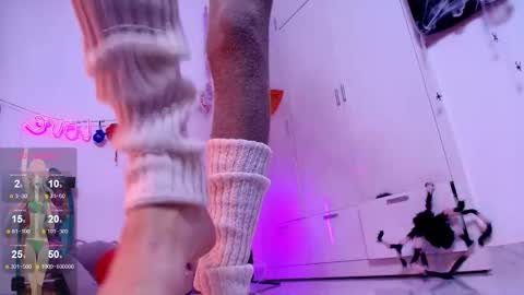 Waifu exe online show from November 10, 2025, 5:39 am