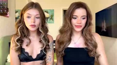 Snapshot of waki_lucky chatting on October 19, 2025, 12:06 pm Mia online show from October 19, 2025, 12:06 pm