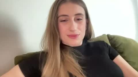 walkiria19 online show from February 8, 2026, 10:07 am