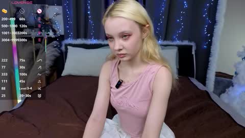 Emi online show from December 23, 2025, 1:25 am