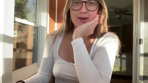 Snapshot of wanderlustjade chatting on December 5, 2024, 2:00 pm Jade  Adonis online show from December 5, 2024, 2:00 pm