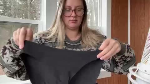 Snapshot of wanderlustjade chatting on January 7, 2025, 5:31 pm Jade  Adonis online show from January 7, 2025, 5:31 pm