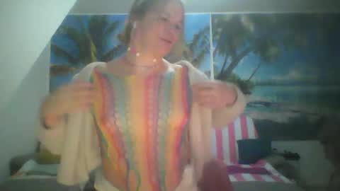 Emilia inst  online show from December 28, 2024, 8:58 pm