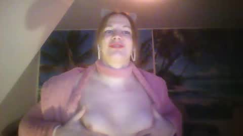 Emilia inst  online show from January 1, 2025, 10:46 pm