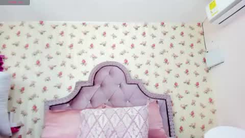 Snapshot of watson_crystal00 chatting on June 15, 2026, 2:52 pm Milf Latina online show from June 15, 2026, 2:52 pm