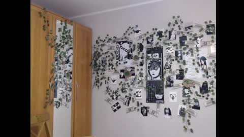 Mina online show from September 29, 2025, 4:28 am