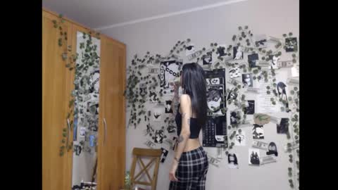 Mina online show from October 13, 2025, 7:36 pm