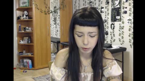 Mina online show from November 4, 2025, 7:13 pm