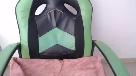 Trixie 3 online show from April 14, 2026, 2:12 pm