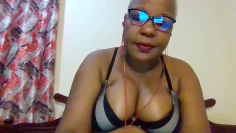 weaverbird25 online show from February 13, 2026, 10:06 pm