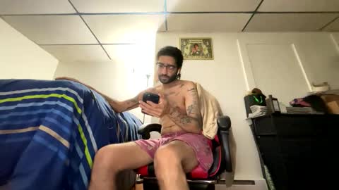 Snapshot of webthrow chatting on October 8, 2025, 10:29 pm ShootingWebs online show from October 8, 2025, 10:29 pm