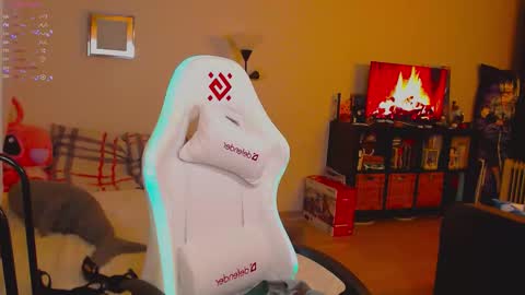  moon  online show from November 19, 2025, 11:27 pm