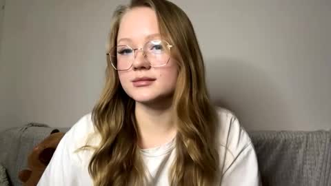 Snapshot of weicauley chatting on November 27, 2025, 5:04 pm Elise online show from November 27, 2025, 5:04 pm