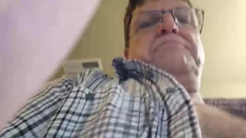 Snapshot of welderod chatting on October 19, 2025, 8:20 pm welderod online show from October 19, 2025, 8:20 pm