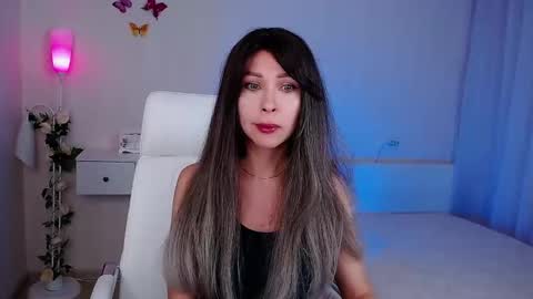 Wendi Foster online show from November 27, 2025, 6:32 pm