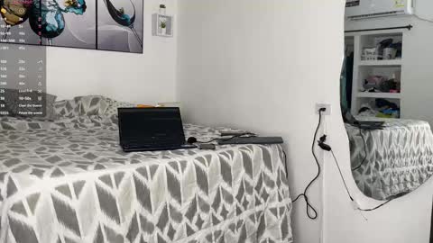 Wendy Alex online show from October 31, 2025, 12:33 am