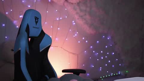 little girl who is always rightLisa online show from December 13, 2024, 2:54 am