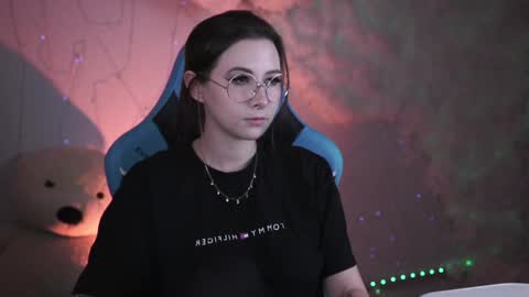 little girl who is always rightLisa online show from December 13, 2024, 6:21 am