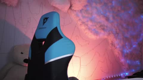 little girl who is always rightLisa online show from December 14, 2024, 2:23 am