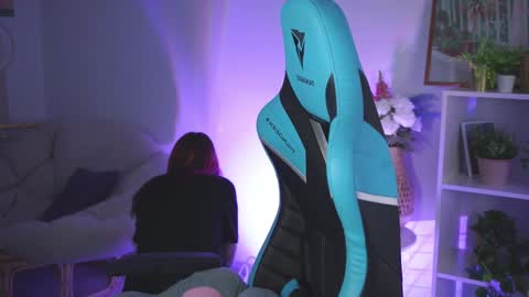 little girl who is always rightLisa online show from December 15, 2024, 2:19 am